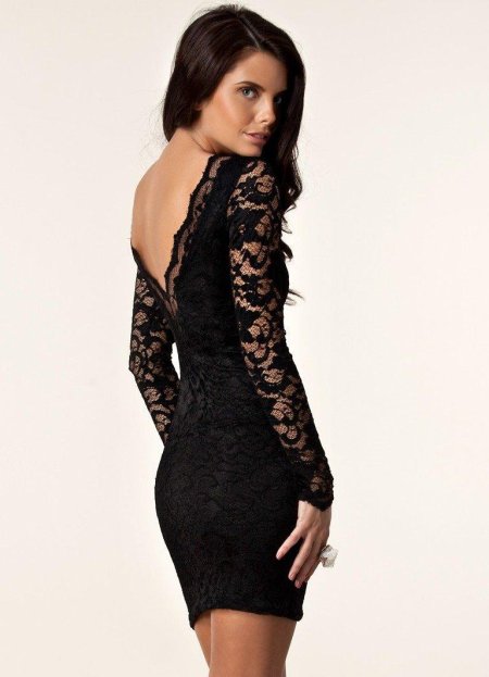 Черное кружевное платье