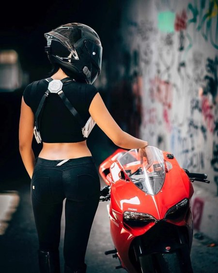 Таня мотоциклистка