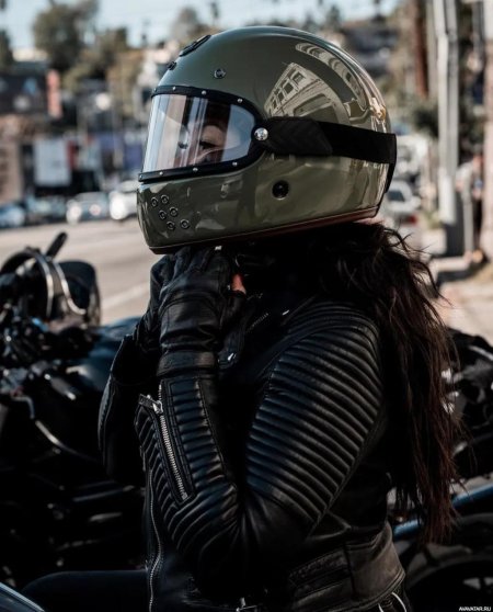 Красивый мотошлем