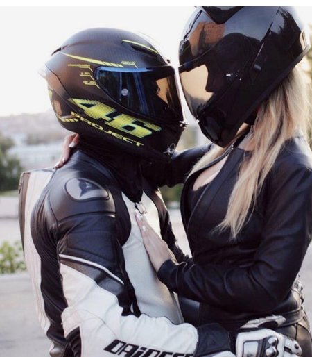 Девушка и парень на мотоцикле