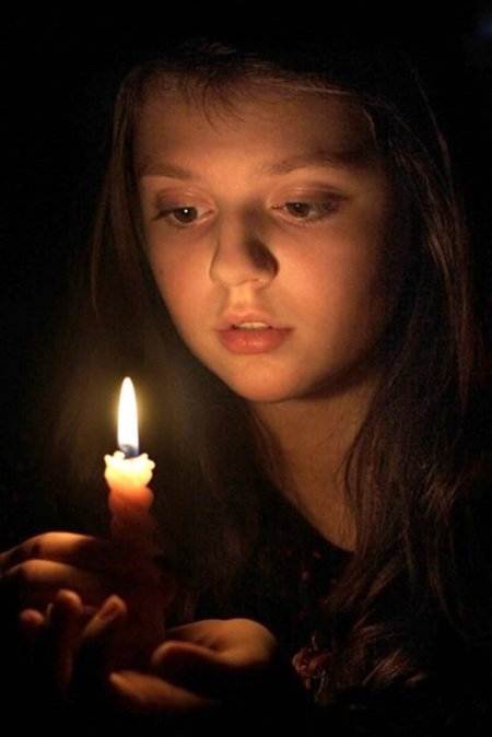 Девушка со свечой