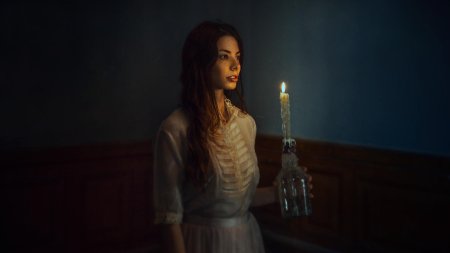 Девушка со свечой