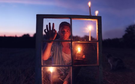 Мужчина со свечкой