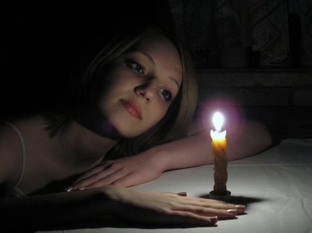 Девушка со свечой