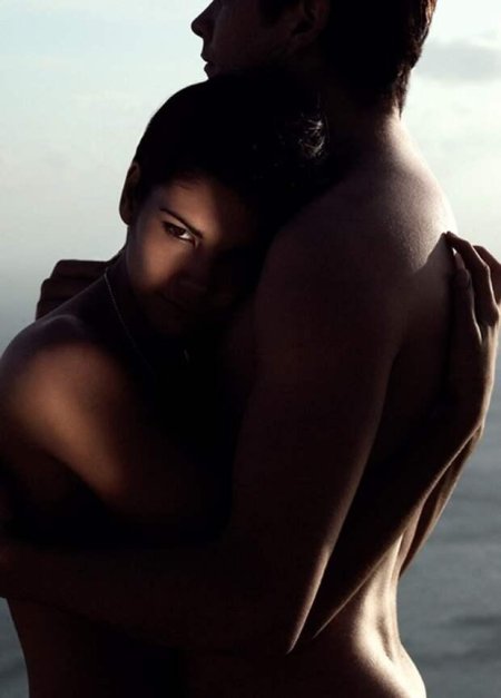 Объятия мужчина и женщина