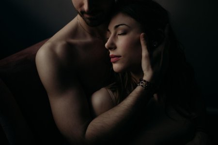 Мужчина и женщина нежность