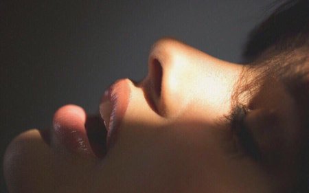 Лицо девушки в экстазе