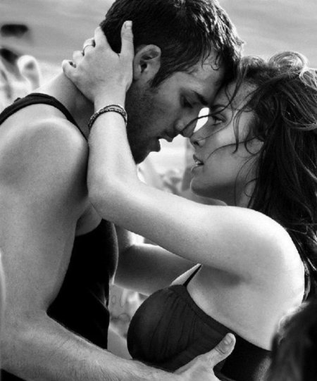 Страстный поцелуй