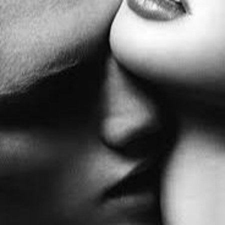 Страстный поцелуй