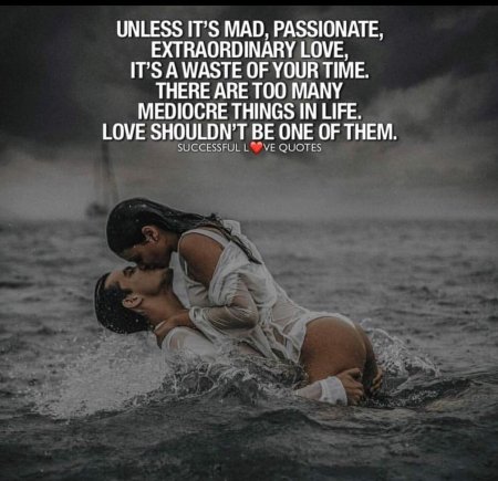 Мужчина и женщина в воде