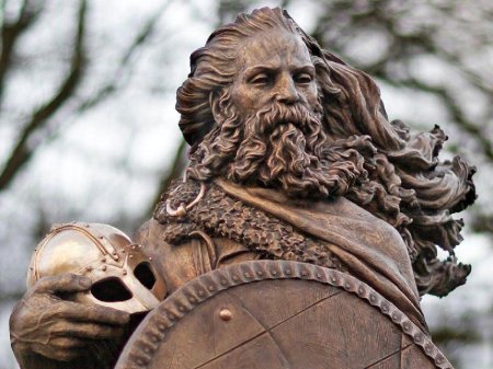 Харальд прекрасноволосый памятник