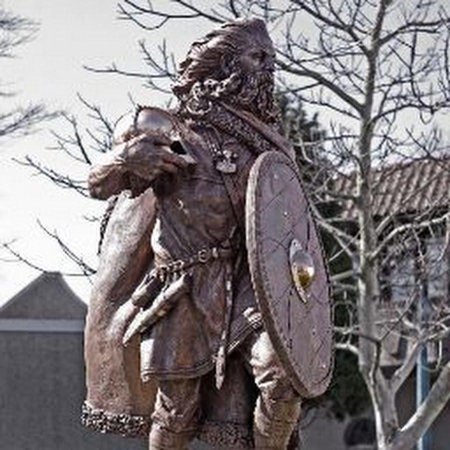 Харальд прекрасноволосый памятник