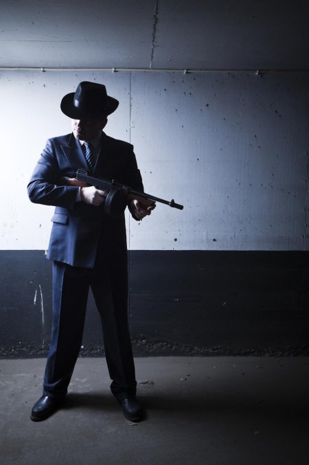 Гангстер с томми ганом