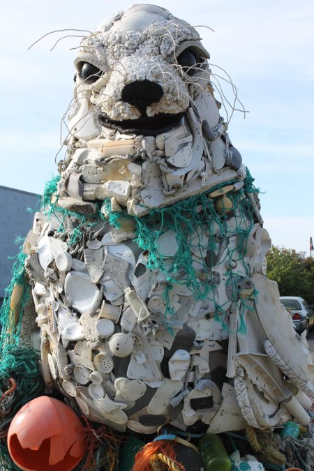 Арты скульптур животных Артура Бордало из мусора