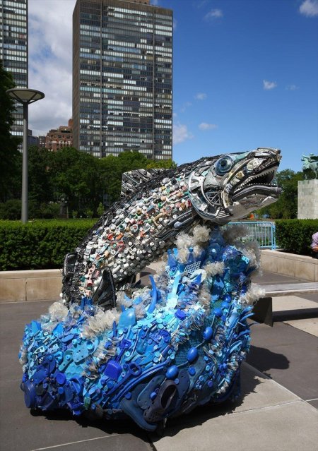 Скульптуры из мусора пластик артур бордало