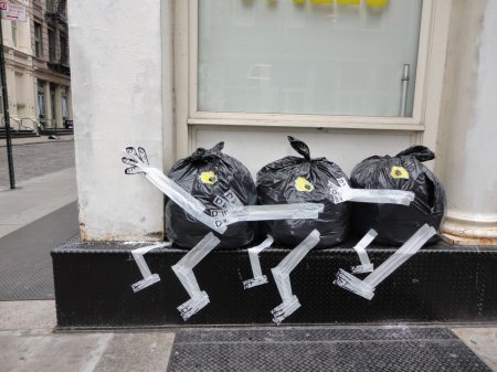 Арт объект из мусора