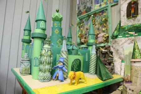 Поделка волшебник изумрудного города