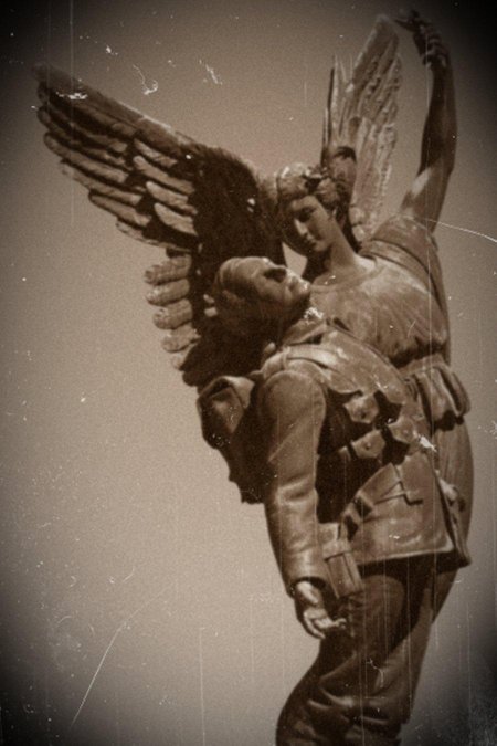 Солдат с крыльями