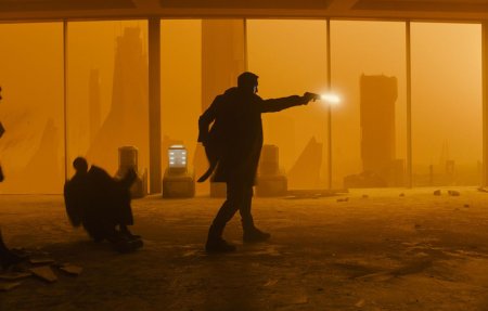 Бегущий по лезвию 2049 райан гослинг