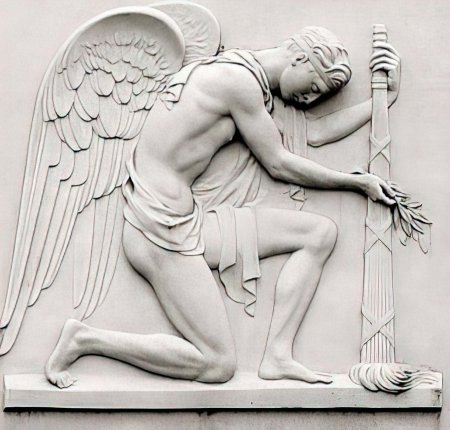 Танатос скульптура греция