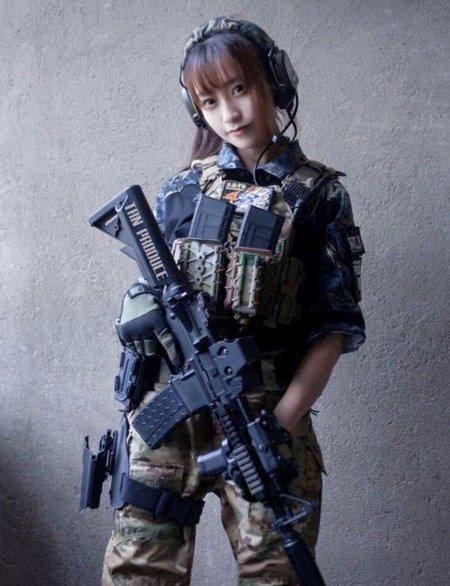 Азиатские девушки военные
