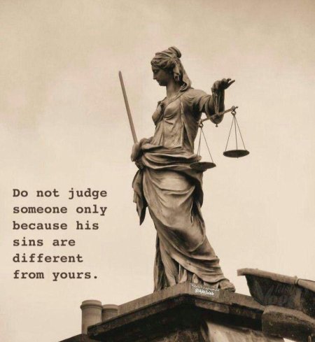 Статуя богини правосудия фемиды