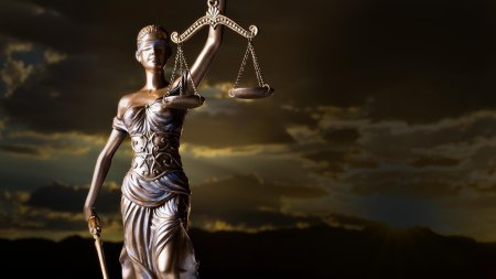 Богиня фемида статуя греческая