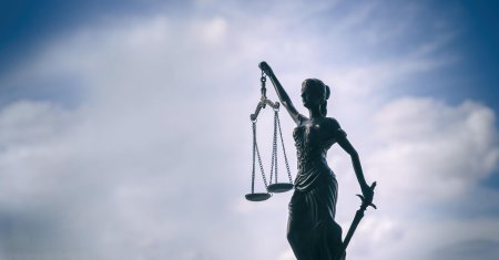 Статуя правосудия