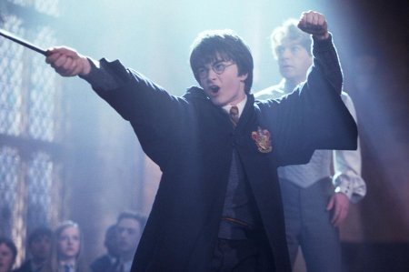 Гарри поттер с волшебной палочкой