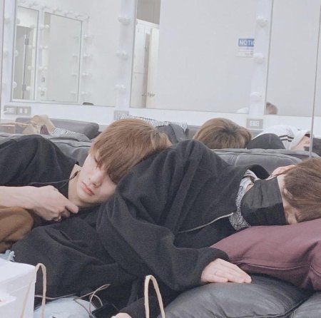 Спящий минхо stray kids