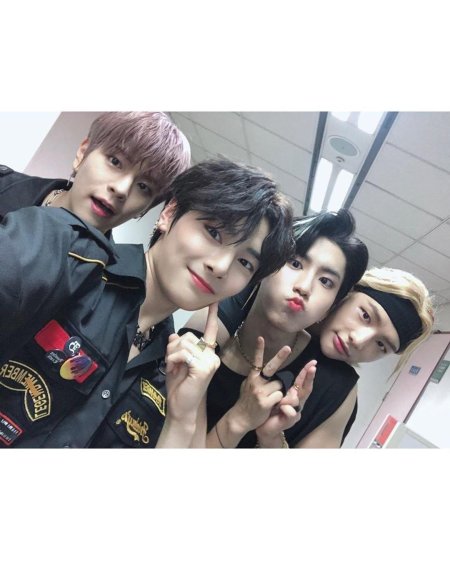 Стрей кидс хан