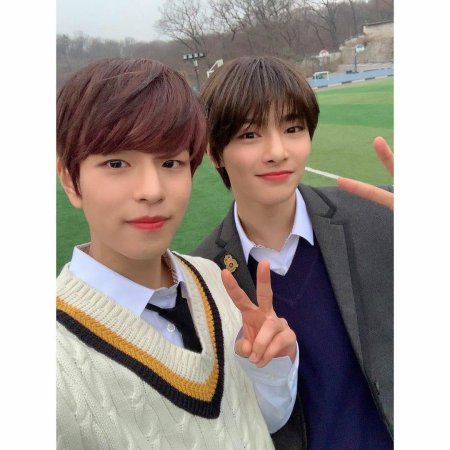 Сынин из stray kids