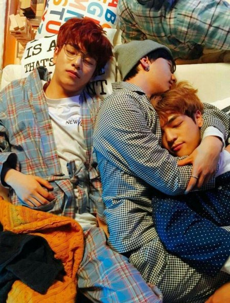 Минхо и джисон спят