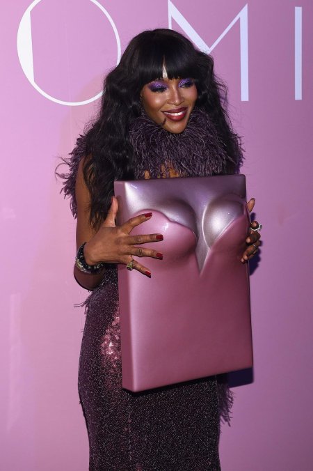 Наоми кэмпбелл грудь