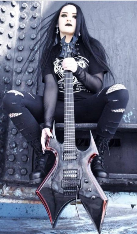 Блэк металлистка