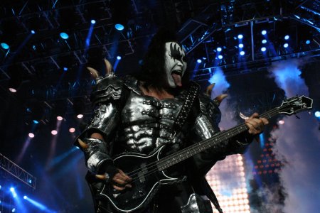 Джин симмонс