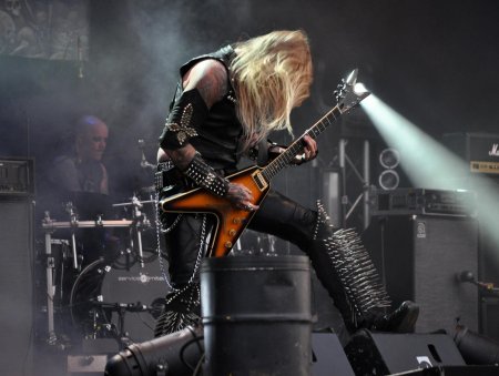 Метал гитарист