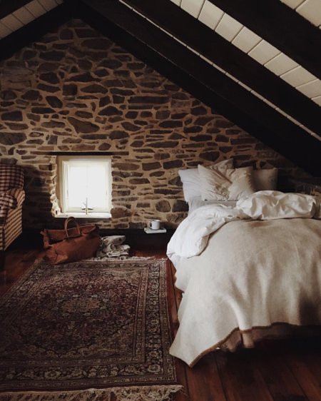 Уютная спальня на мансарде