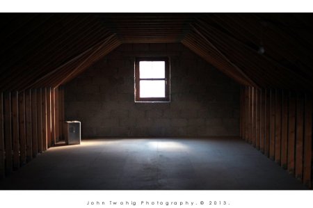 Темный чердак