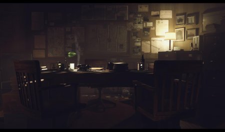 Стол в темной комнате