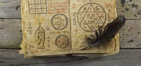 Древние книги по магии и колдовству