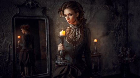 Девушка со свечой
