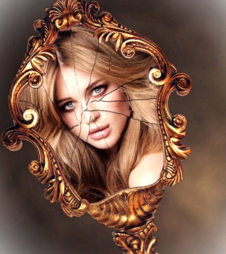 Девушка с зеркальцем