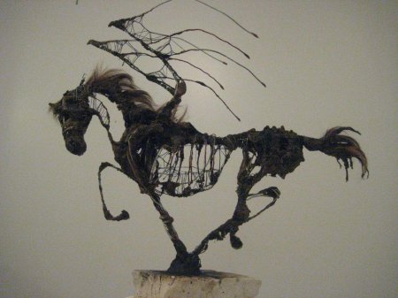 Саяка ганц скульптура лошадь