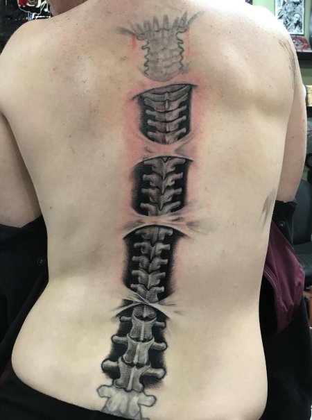 Тату позвоночник