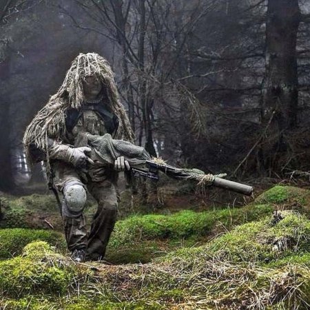 Снайпер в гилли