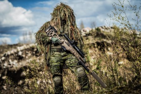 Снайпер в камуфляже