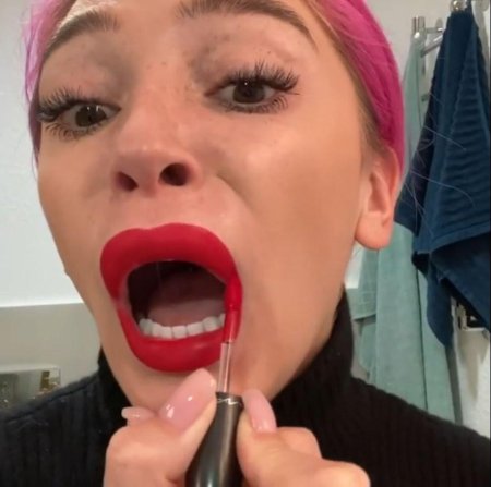 Настя ивлева помада