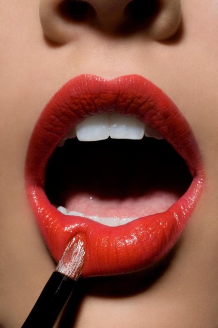 Я накрашу губы красной помадой