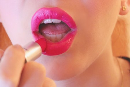 Губы помада
